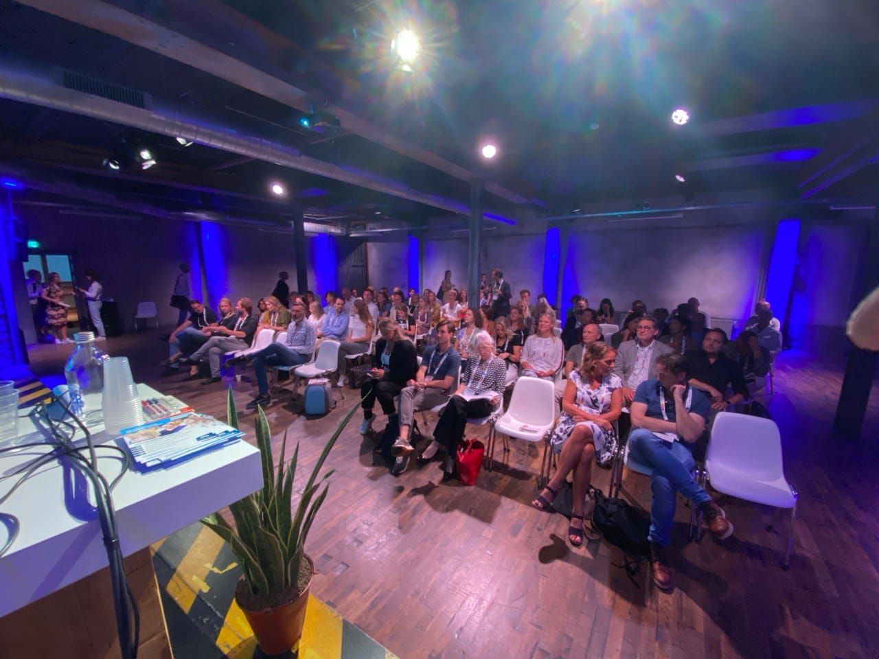 Een volle zaal tijdens een masterclass over B2B-marketing